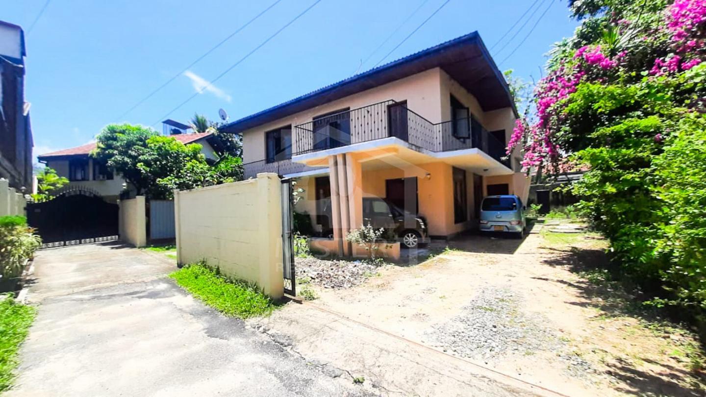 Land with a House for Sale in Colombo 06- image 1