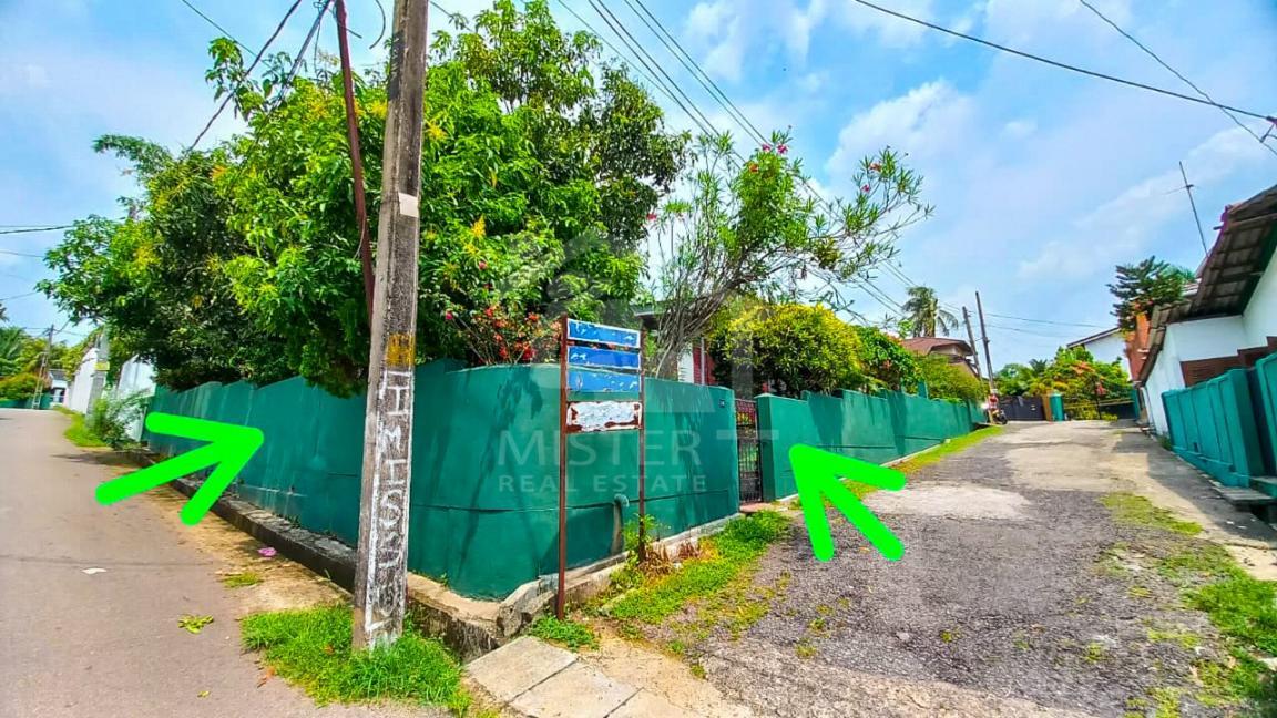 Land with an Old House for Sale in Wattala- image 1