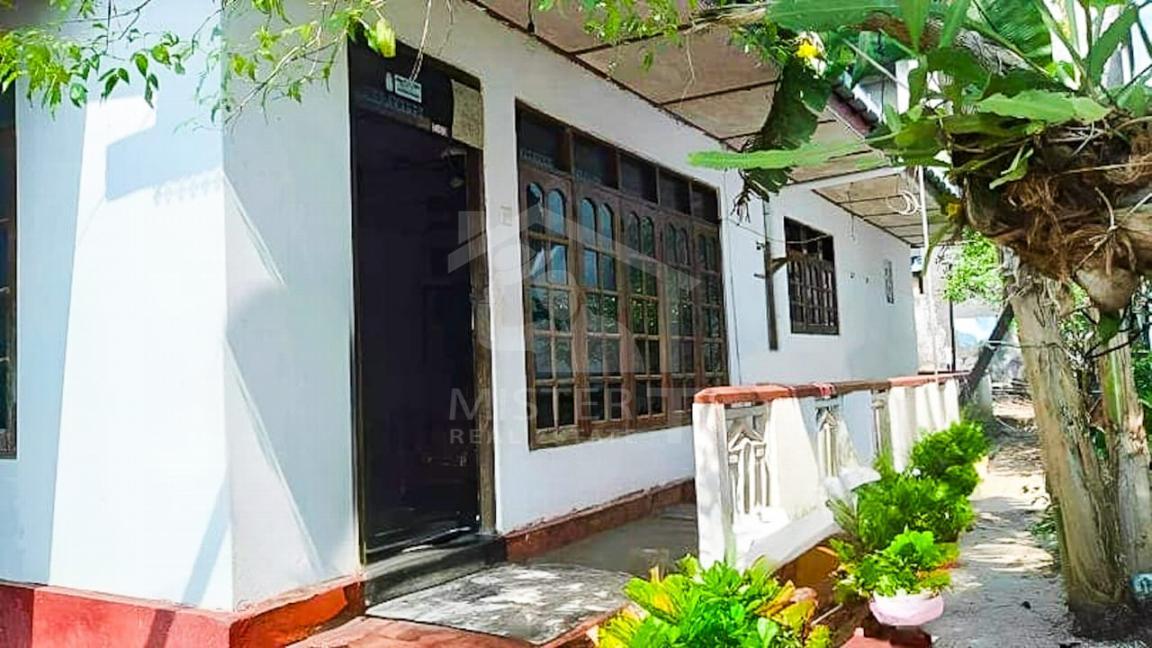 Land with Old House for Sale in Ratmalana- image 1