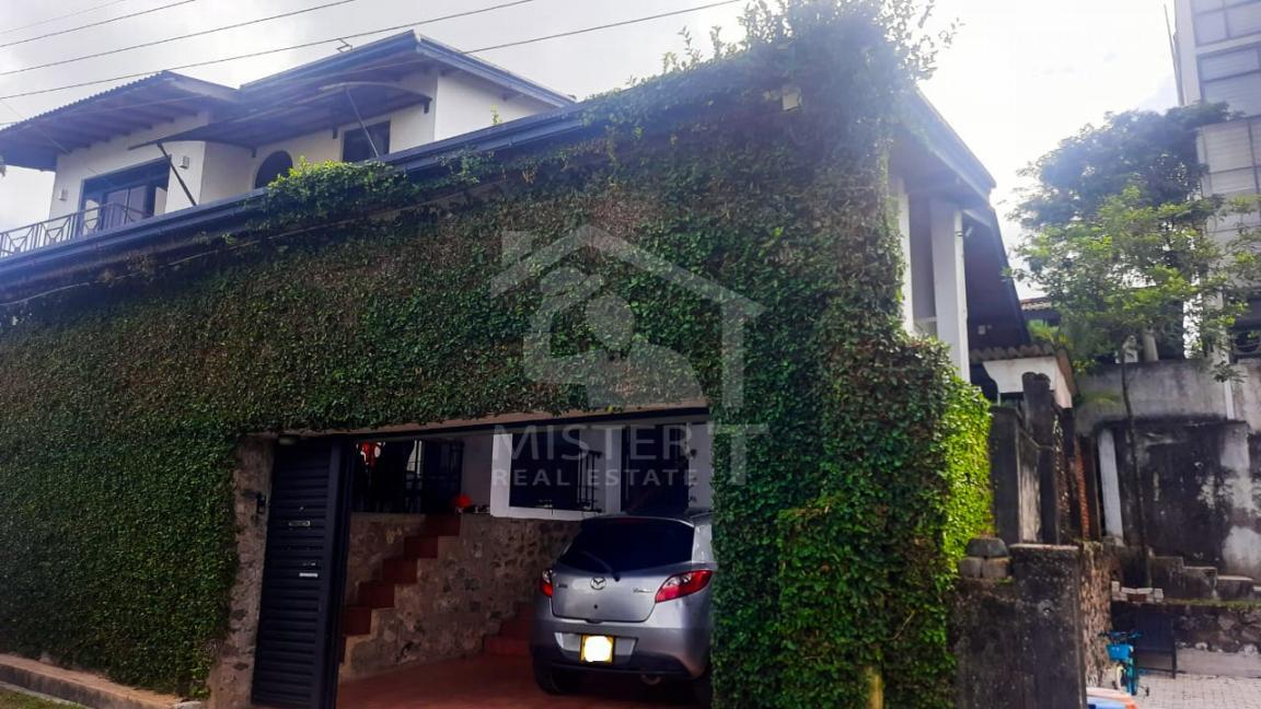 Land with Old House for Sale in Thalawathugoda- image 1