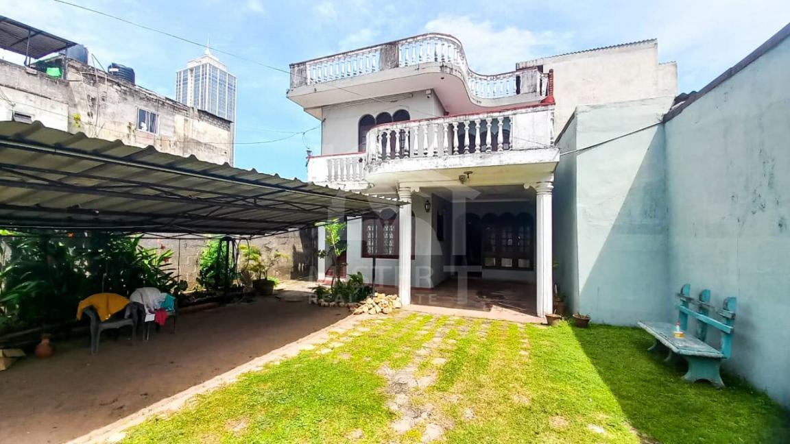 Land with House for Sale in Colombo 03- image 1