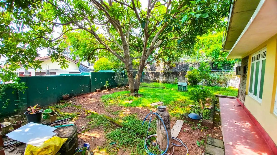 Land with an Old House for Sale in Wattala- image 2