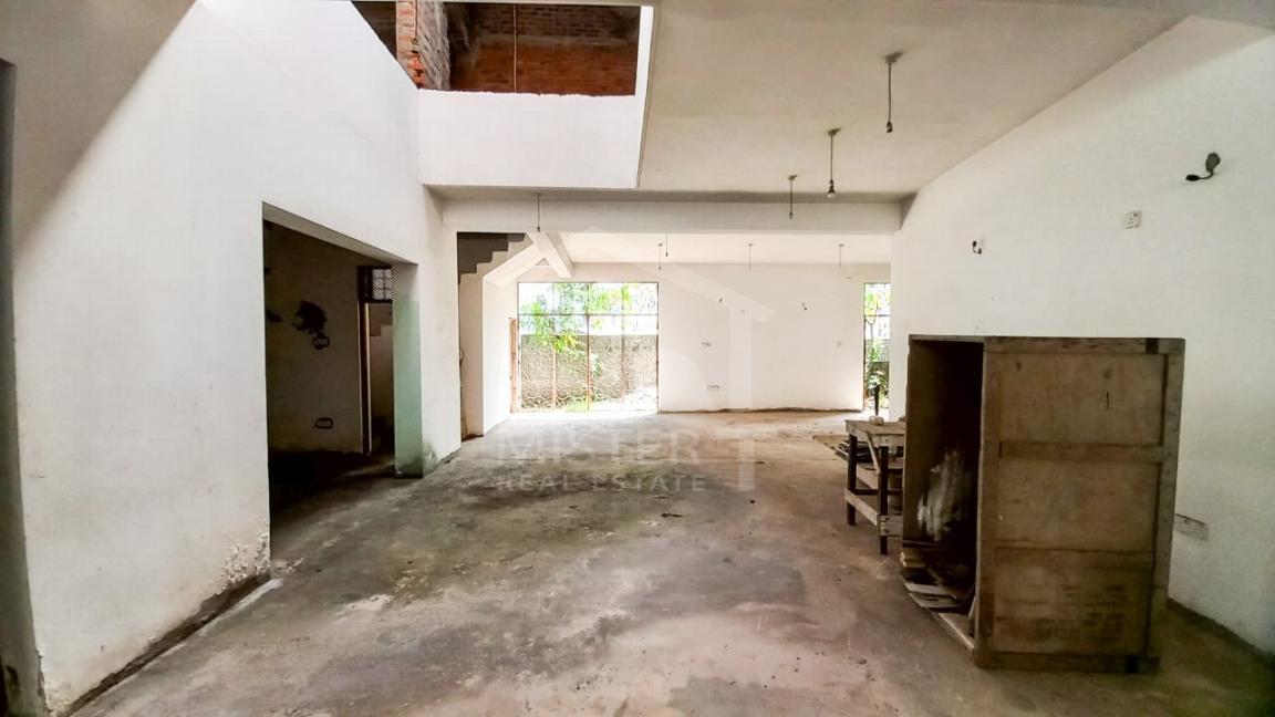 Land with Old House for Sale in Colombo 03- image 2