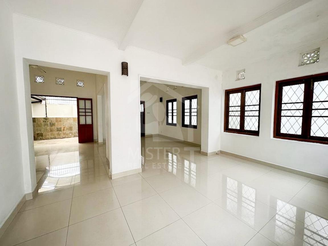 Land with House for Sale in Colombo 05- image 2
