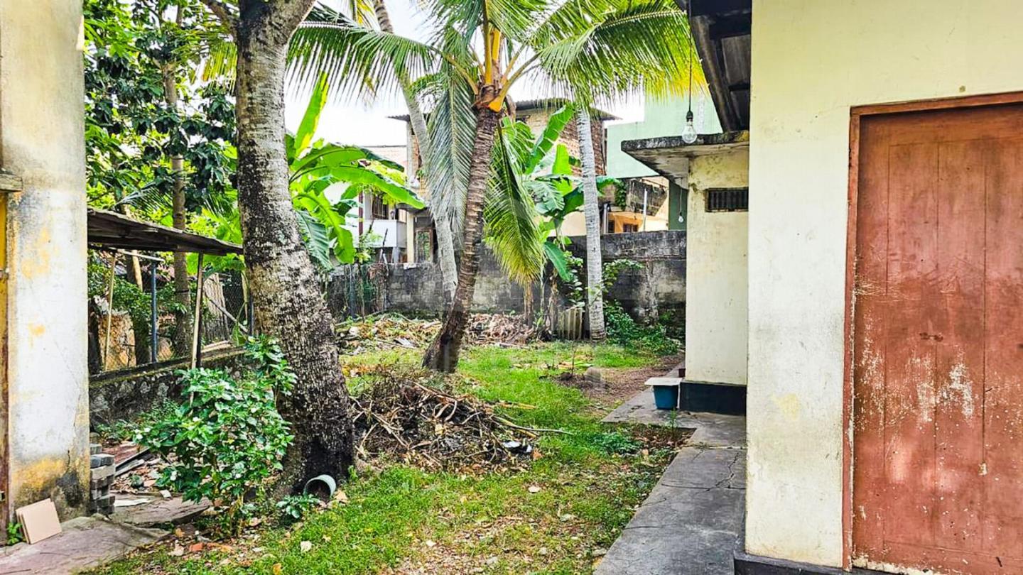Land with a House for Sale in Nugegoda- image 3