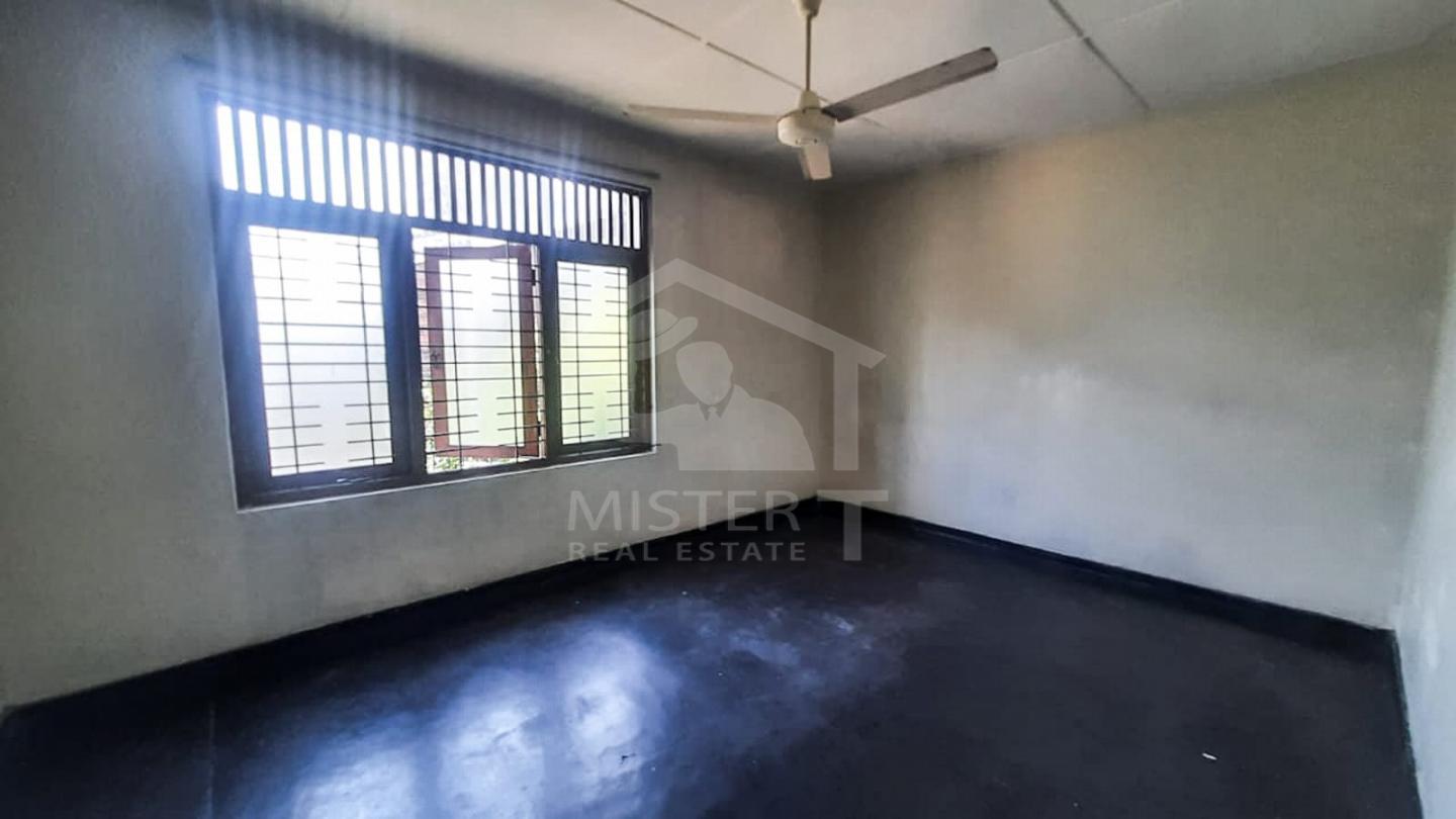 Land with a House for Sale in Colombo 06- image 3