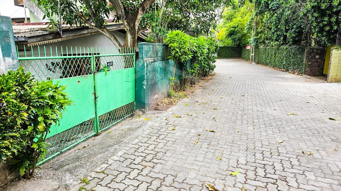 Land with a House for Sale in Nugegoda- image 4