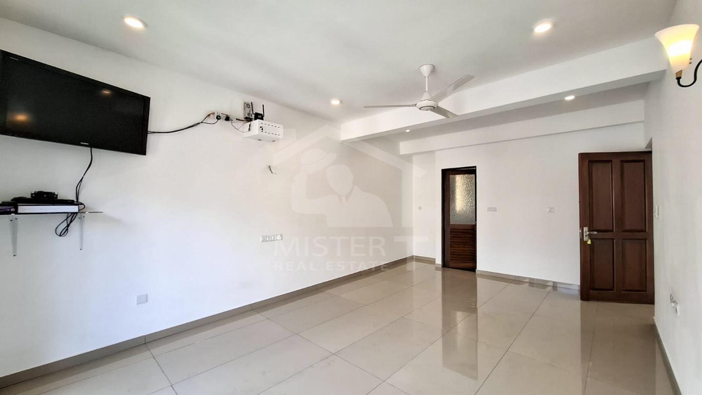 Land with House for Sale in Colombo 03- image 4