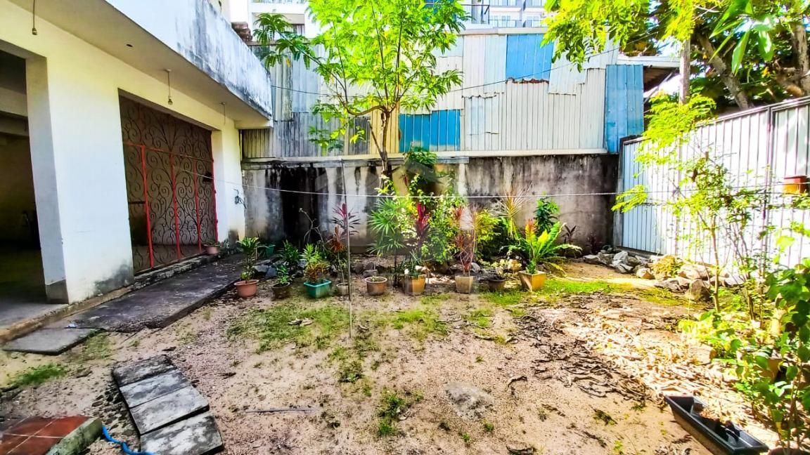 Land with Old House for Sale in Colombo 03- image 5