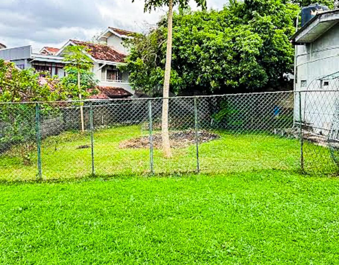 Land with Livable House for Sale in Nugegoda- image 6