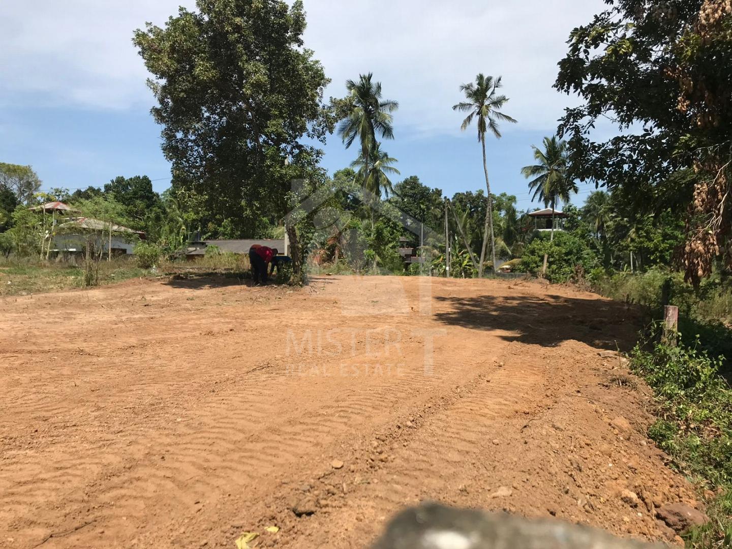 Land for Sale in Kalagedihena - image 1