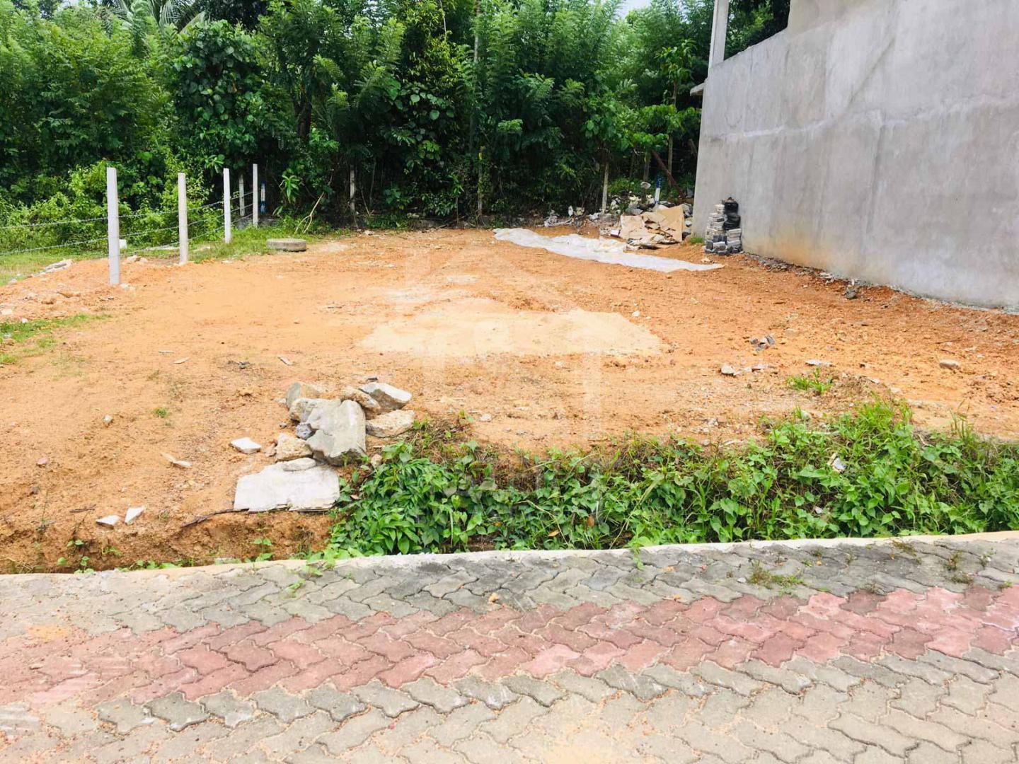 Land for Sale in Athurugiriya - image 2