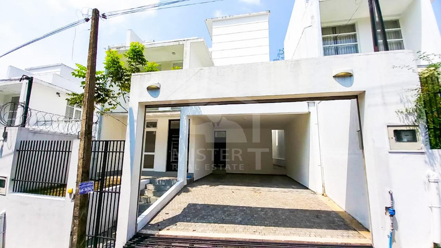 House for Rent in Thalawathugoda - image 1