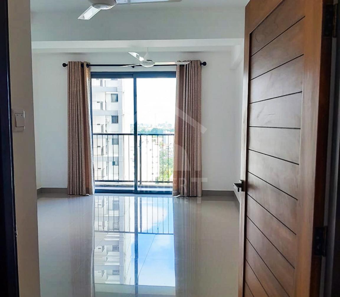 Apartment For Rent at Oval View Residencies- image 1