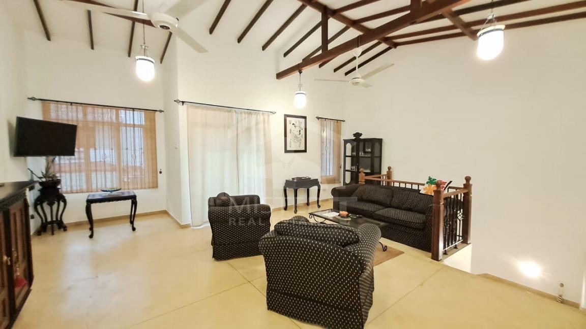 Private Apartment for Rent in Colombo 05- image 1