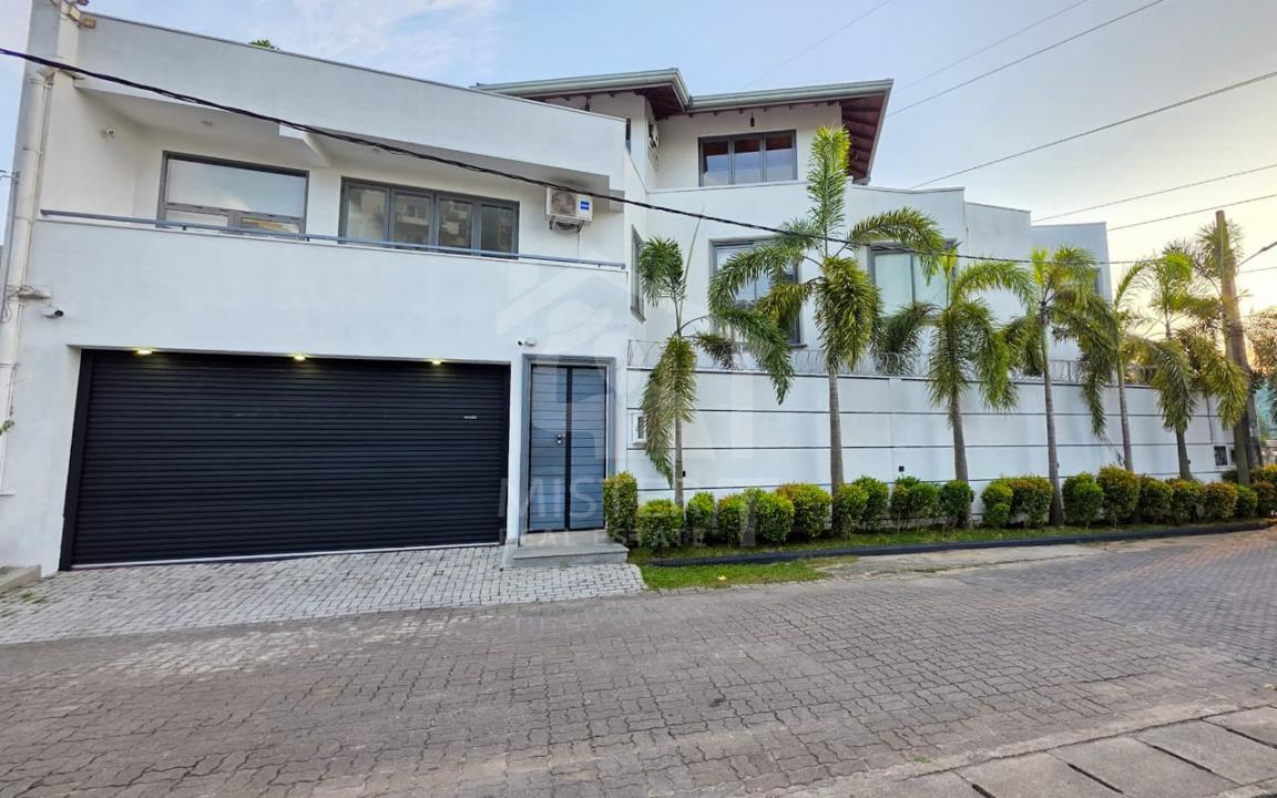 Luxury House for Rent in Rajagiriya...