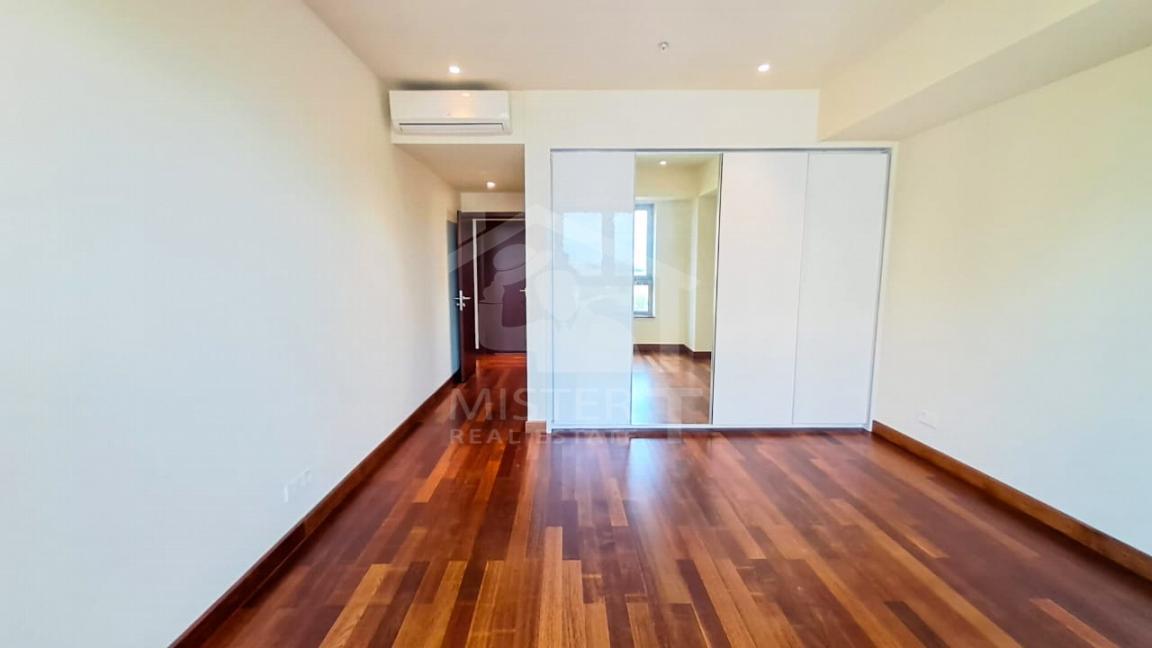 Apartment for Rent at Cinnamon Life, Colombo 02- image 2