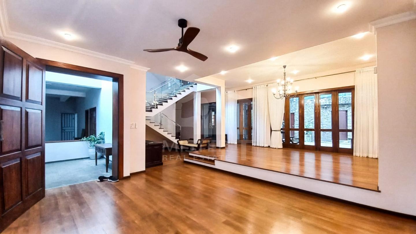 Luxury House For Rent in Colombo 05- image 2