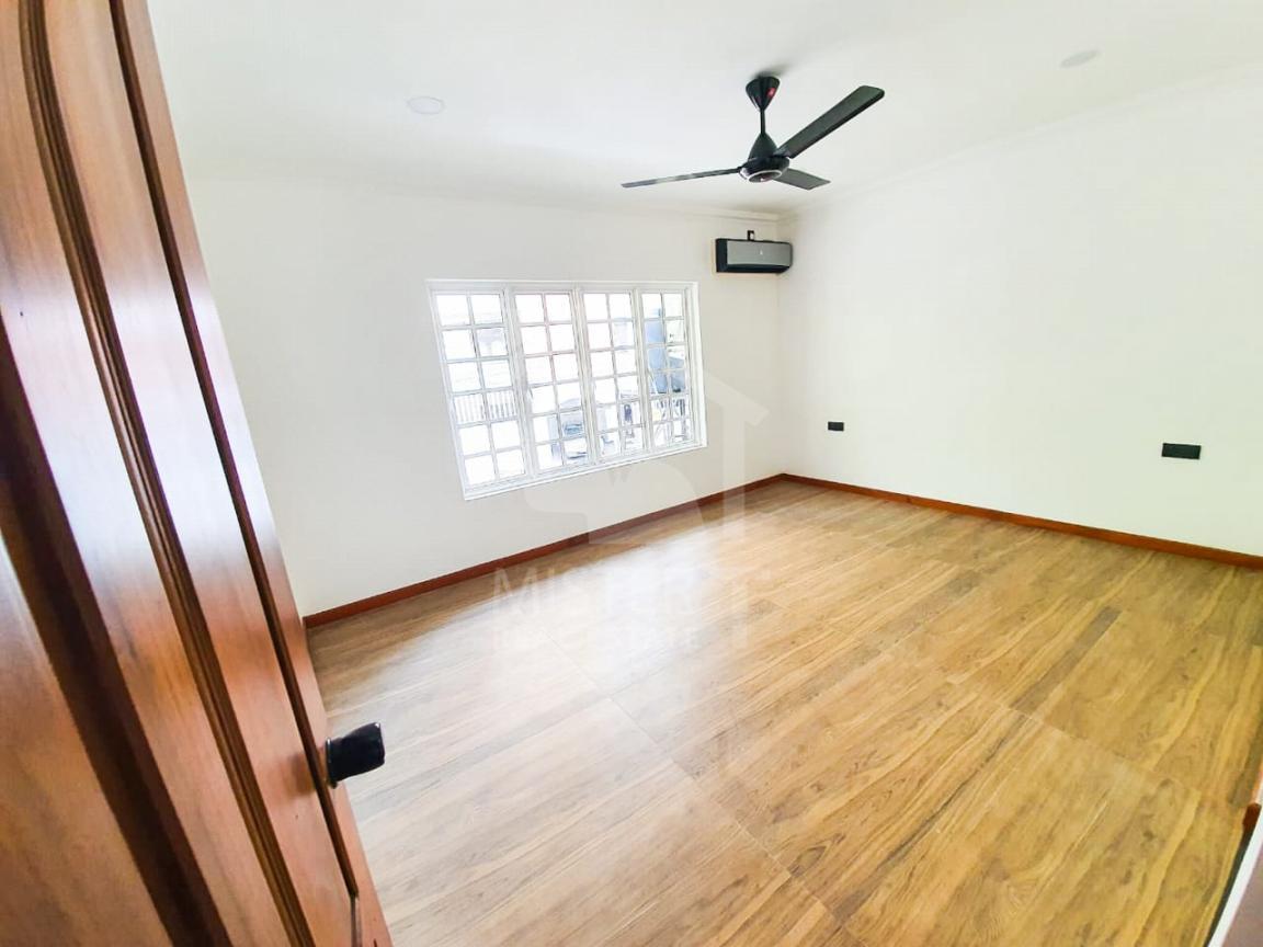 Apartment for Rent at Park Street, Colombo 02- image 3