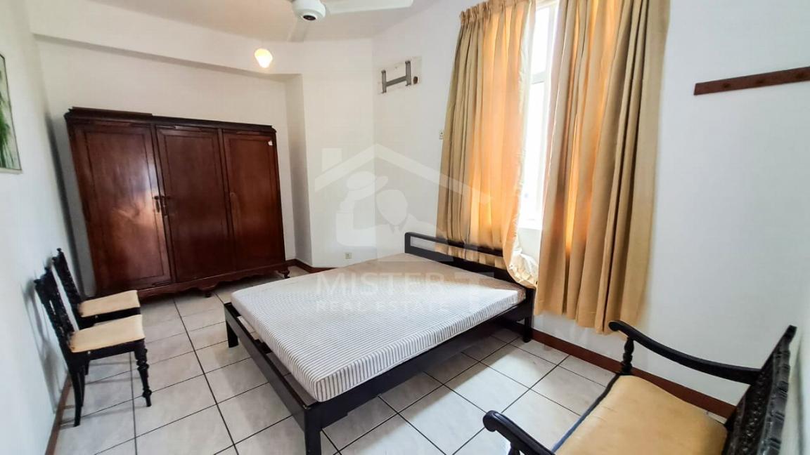 Apartment for Rent at Queen