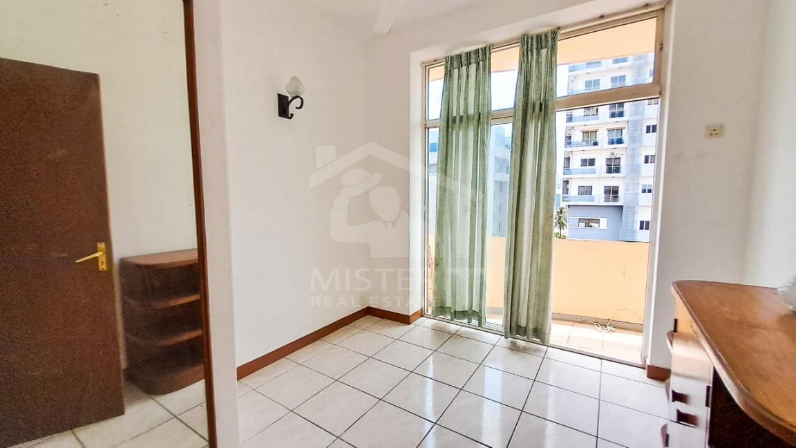 Apartment for Rent at Queen