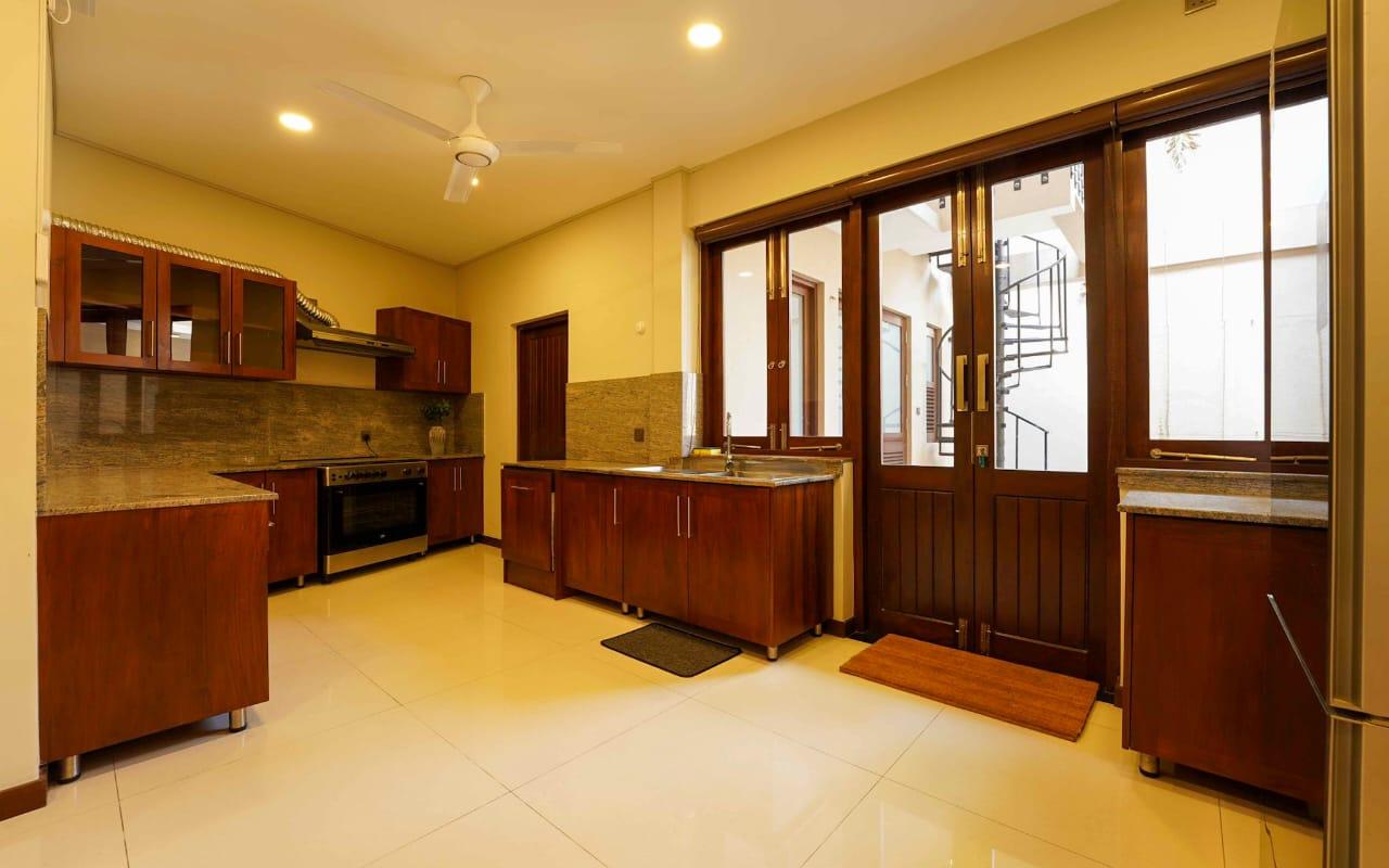 Luxury House for Rent in Kotte- image 4
