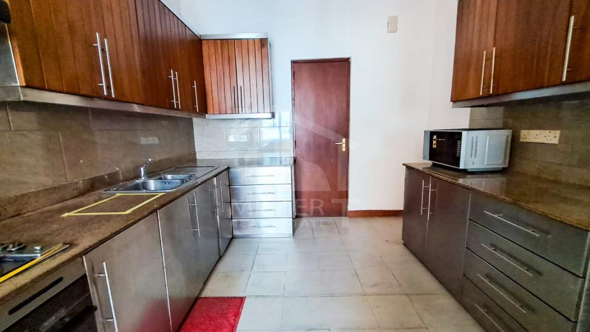 Apartment for Rent at Queen