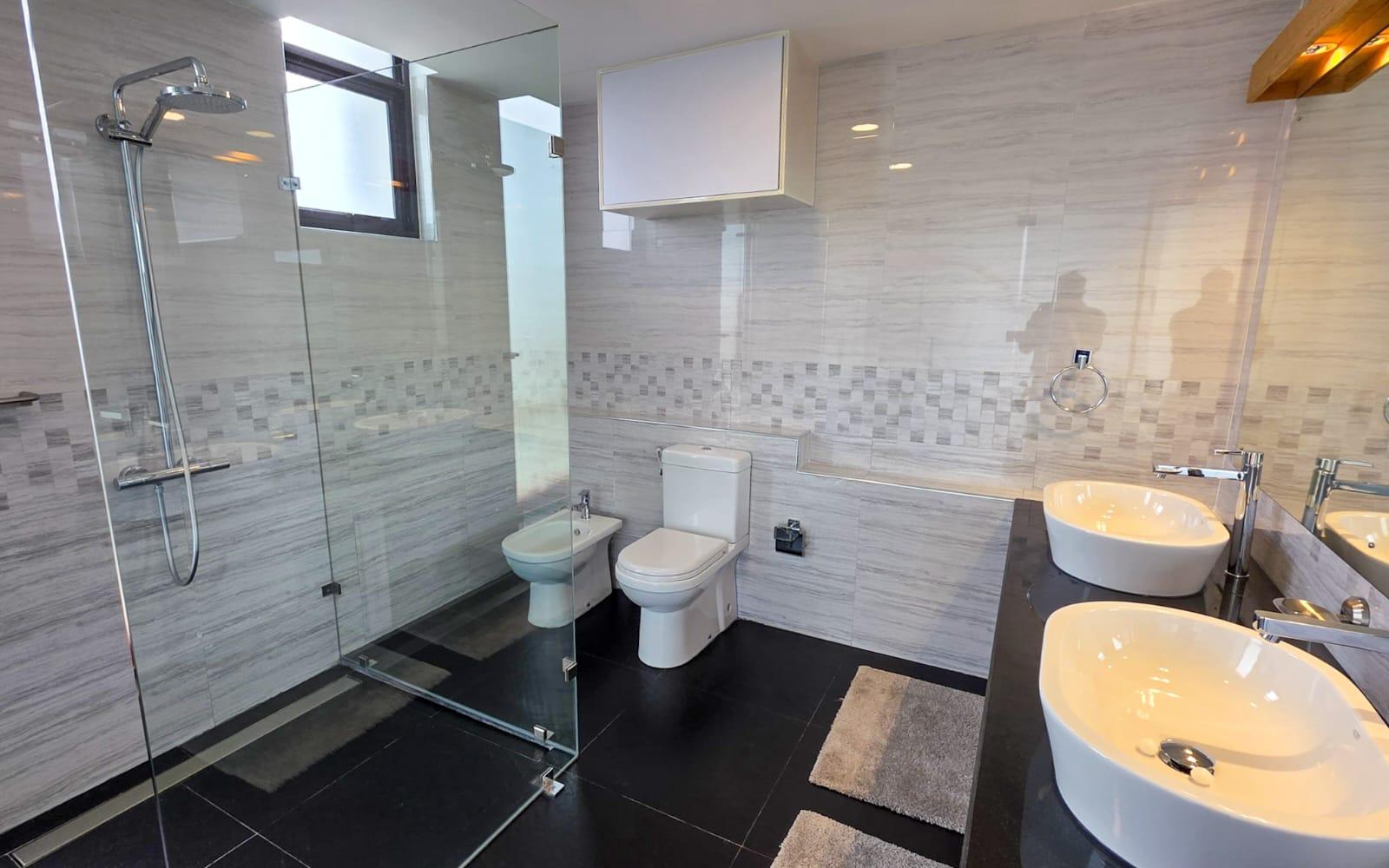 Private Apartment for Rent in Colombo 07- image 7