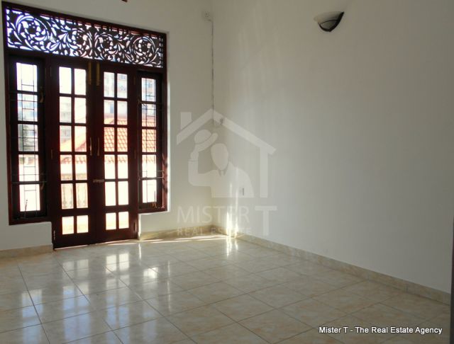 Apartment for Rent in Colombo 04- image 1