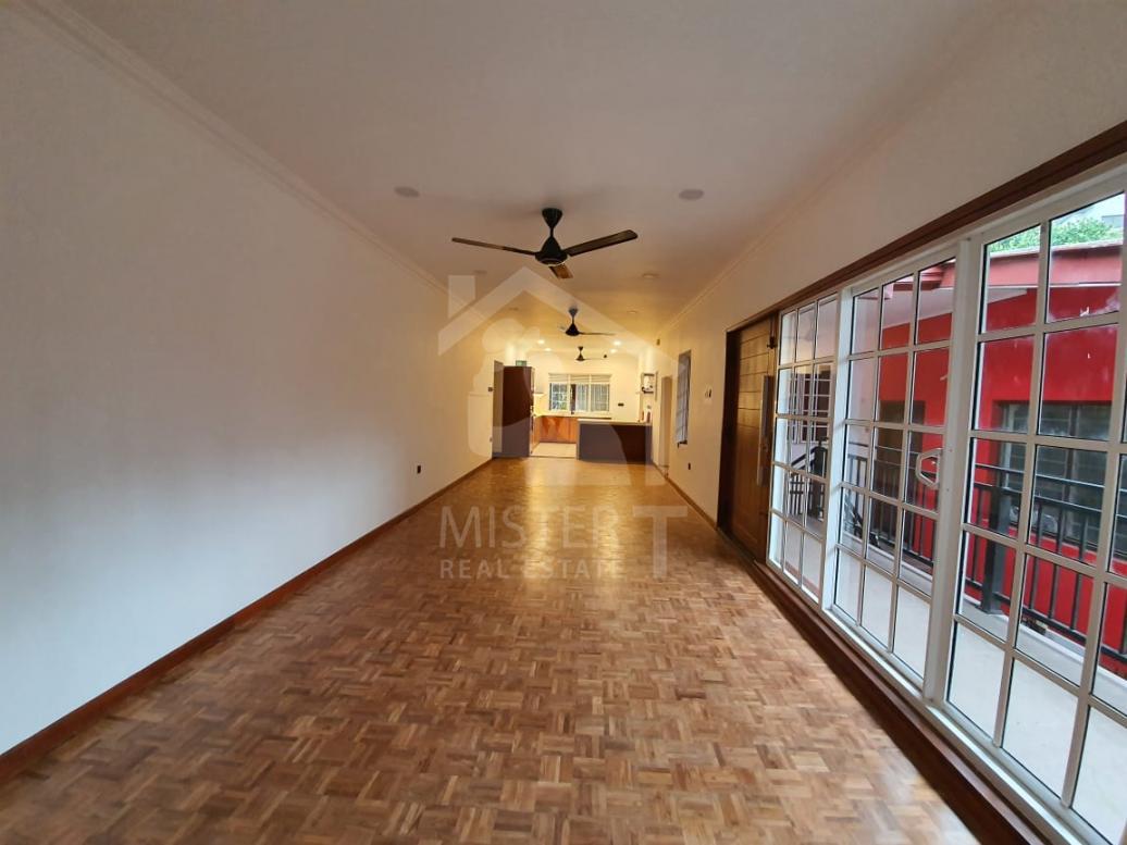 Private Apartment for Rent in Colombo 02 - image 1