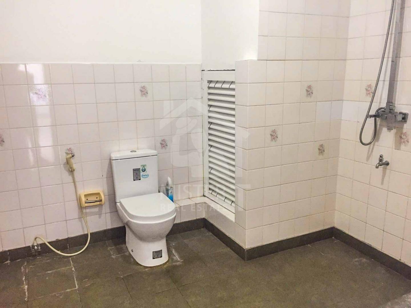 House for Rent at Torrington Gardens- image 6