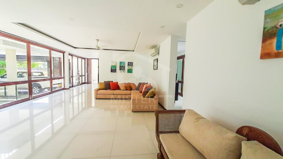 Villa for Rent in Thalawathugoda - image 2