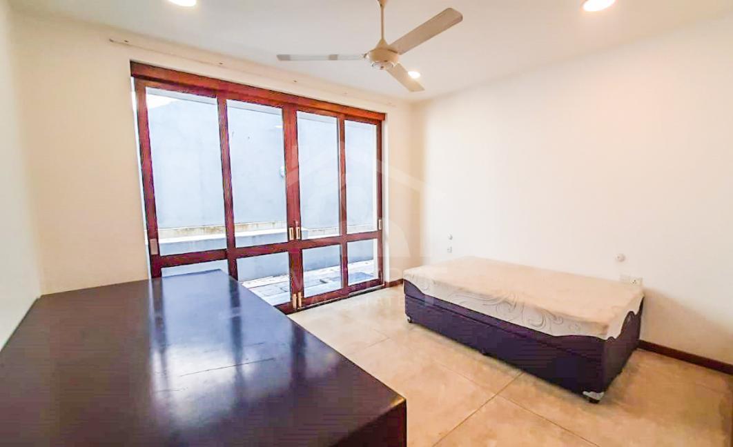 Villa for Rent in Thalawathugoda - image 4