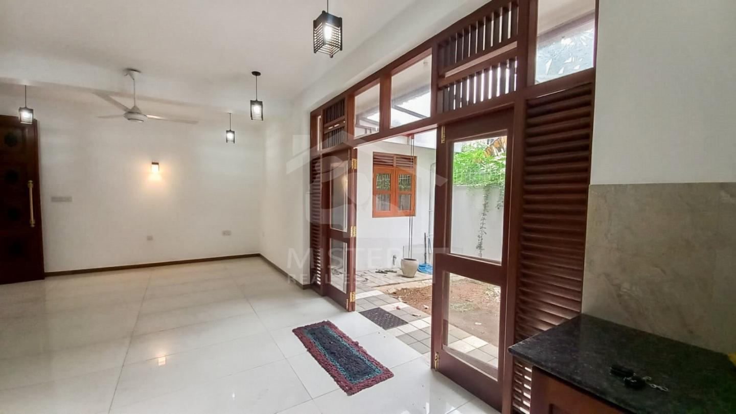 Private Apartment for Rent in Nugegoda- image 4