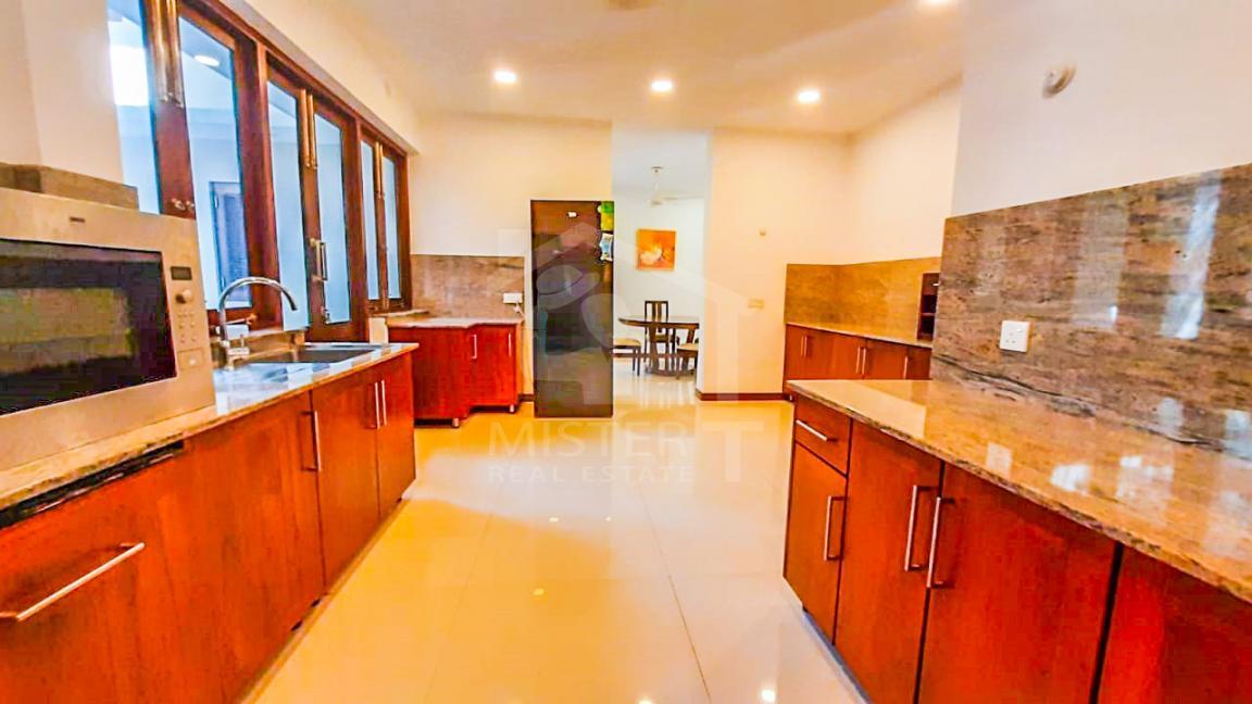 Villa for Rent in Thalawathugoda - image 7