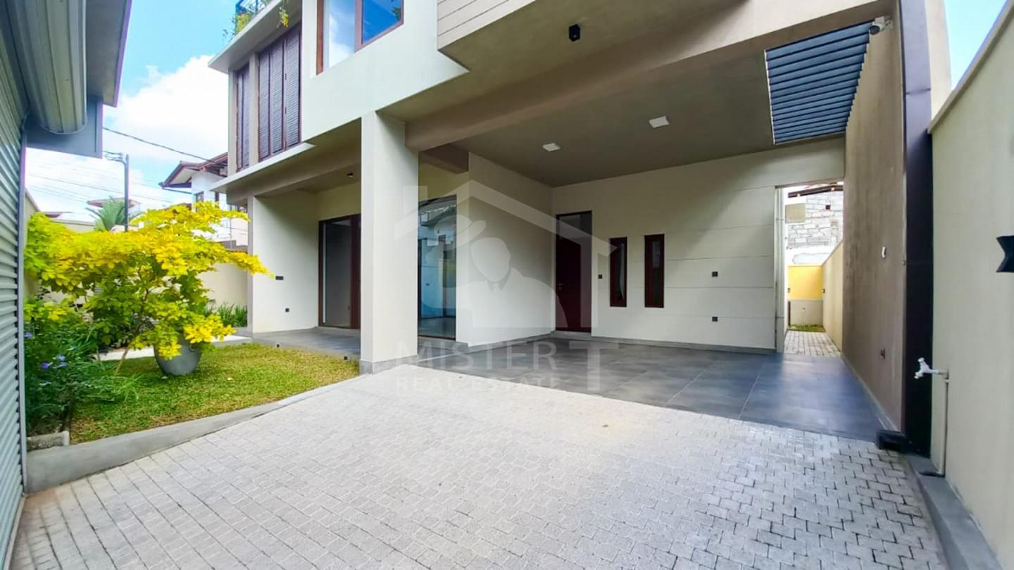 Luxury House for Sale in Battaramulla- image 10