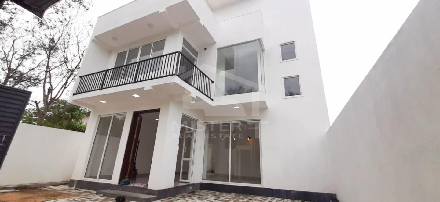 House for Sale in Athurugiriya- image 1