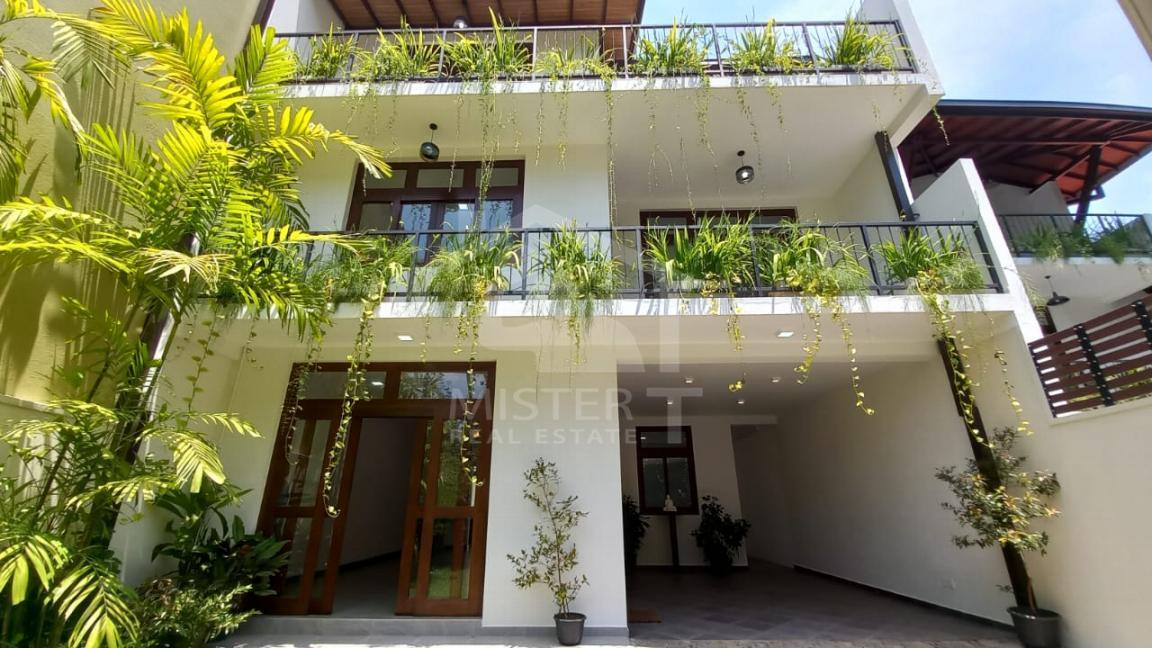 House for Sale in Thalawathugoda- image 1