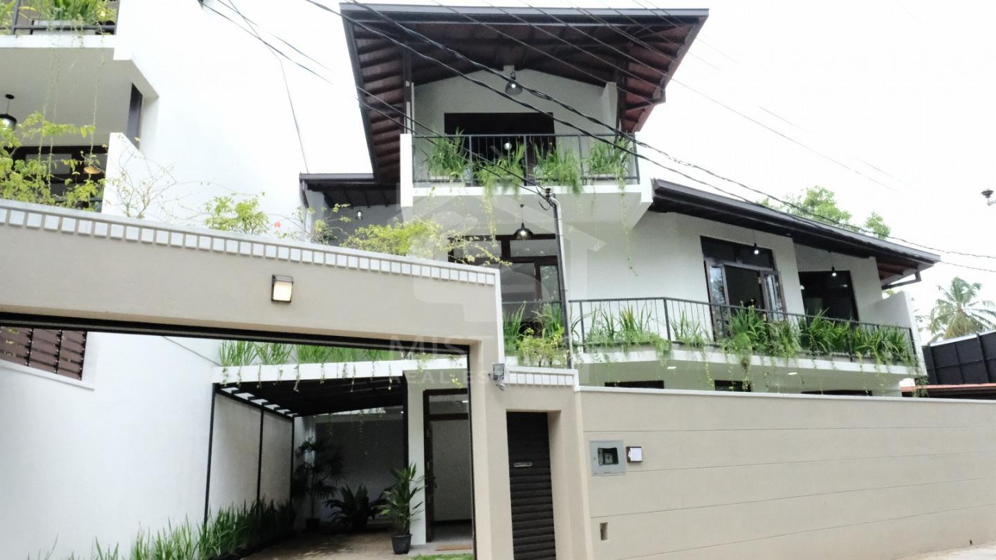 House for Sale in Thalawathugoda- image 1