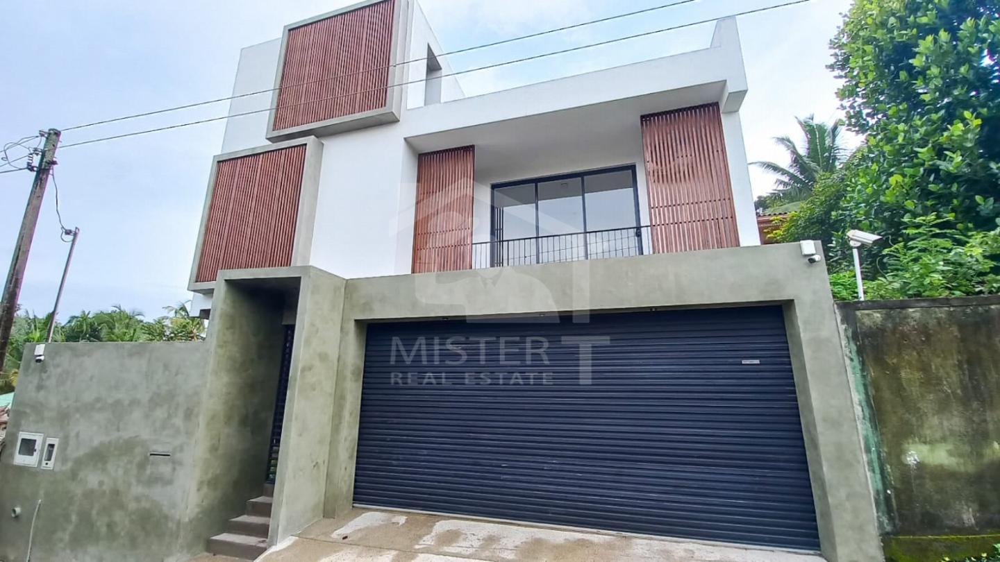 Luxury House for Sale in Thalawathugoda- image 1