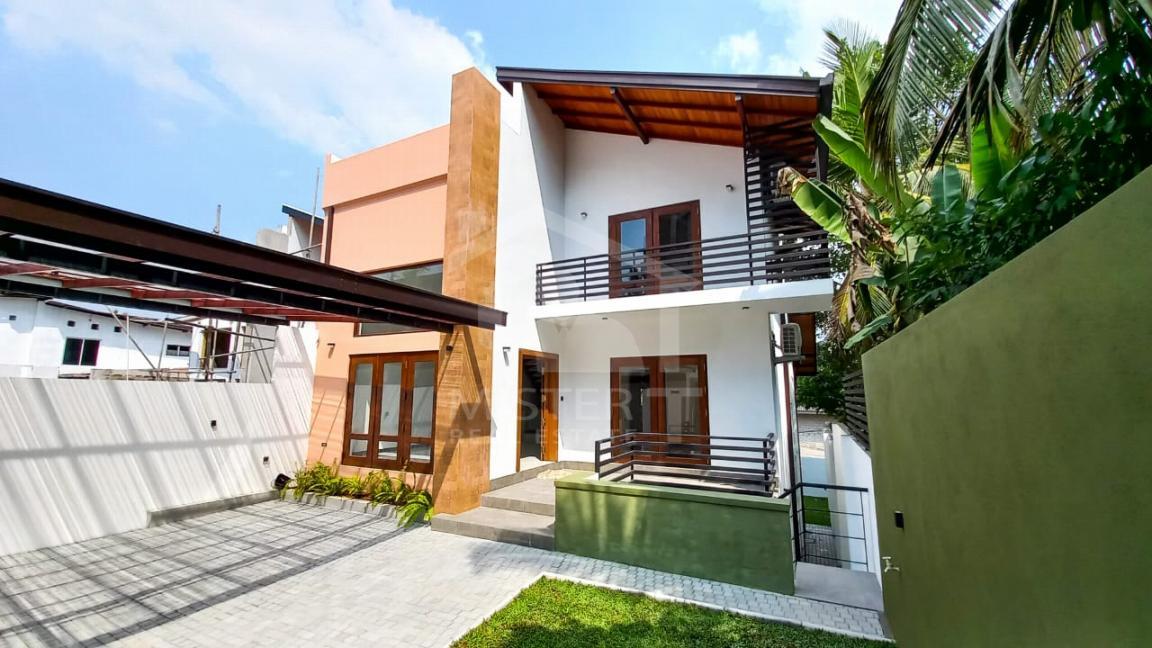 Luxury House for Sale in Nugegoda- image 1