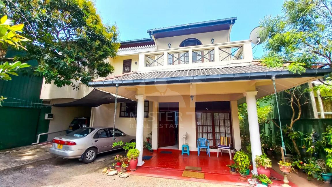 House for Sale in Boralesgamuwa- image 1