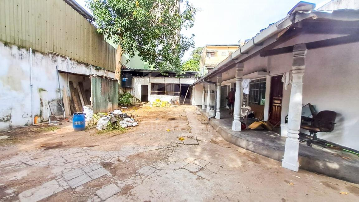 House for Sale in Colombo 06- image 1