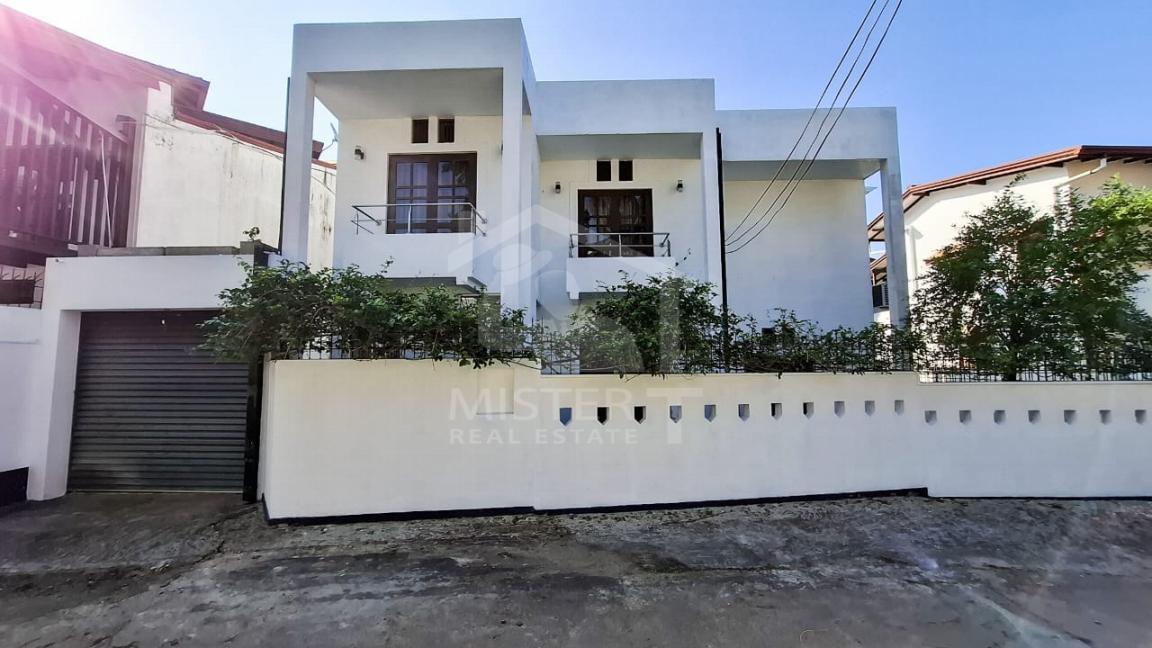 House for Sale in Thalawathugoda- image 1