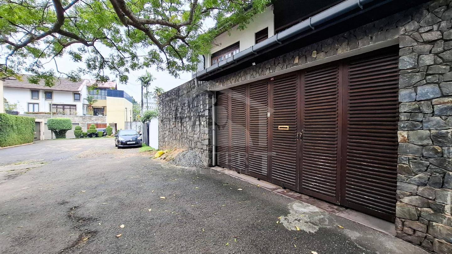 House for Sale in Colombo 06 - image 1