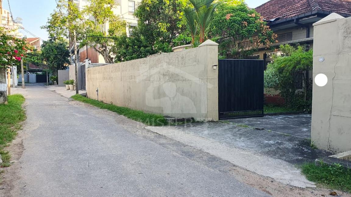 House for Sale in Colombo 05- image 1