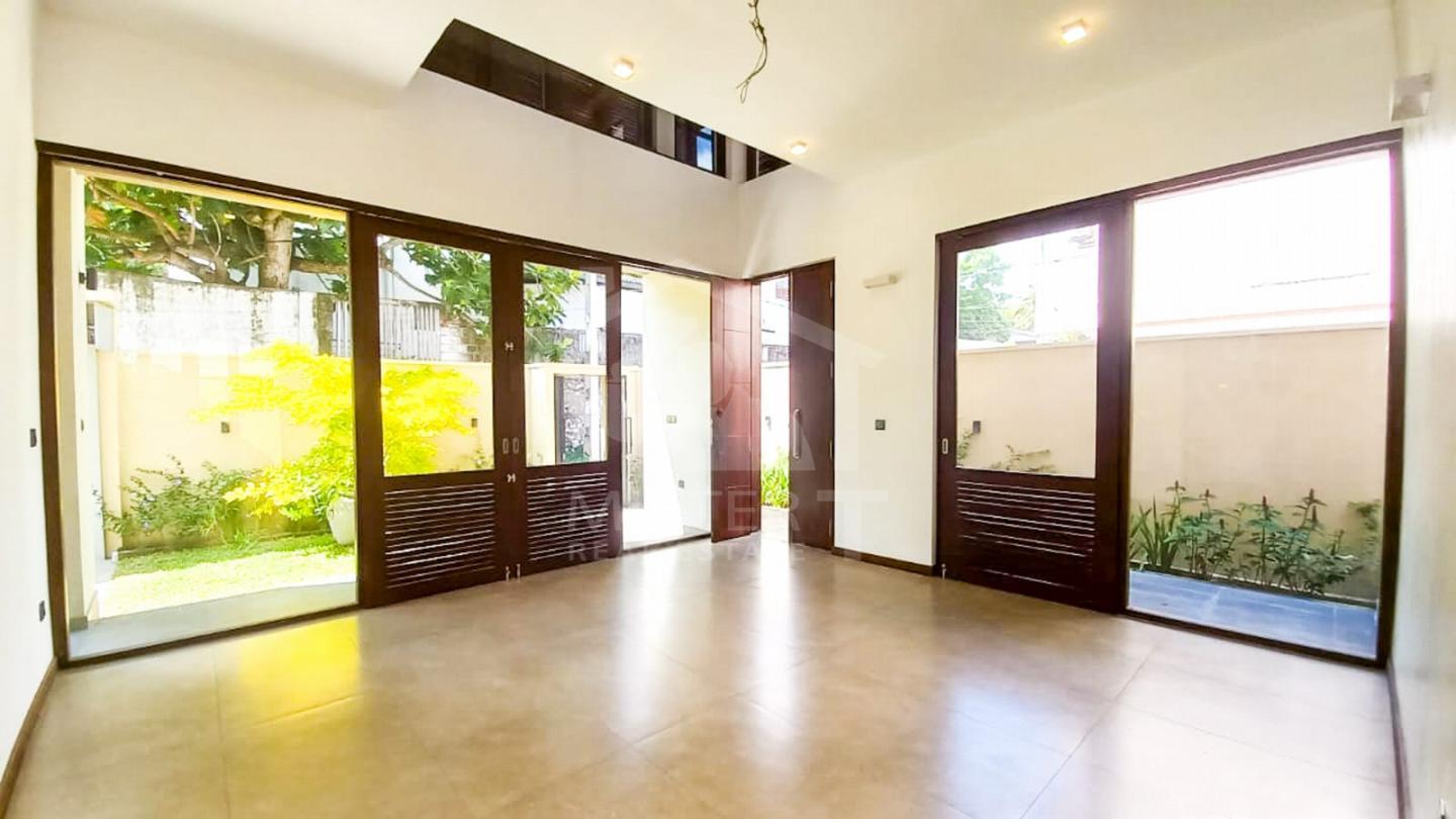 Luxury House for Sale in Battaramulla- image 2