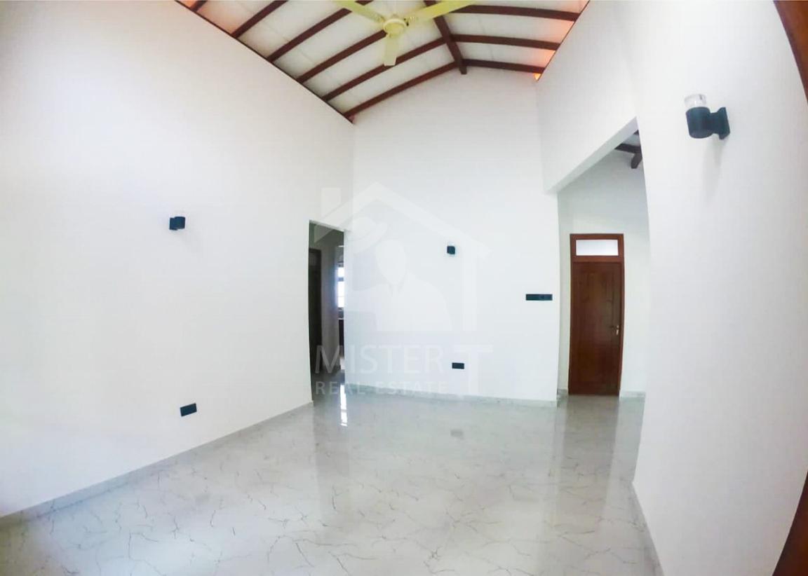 House for Sale in Athurugiriya- image 2