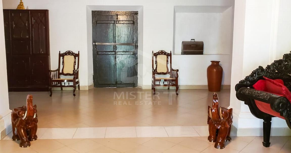 Colonial-Type House for Sale in Galle- image 2