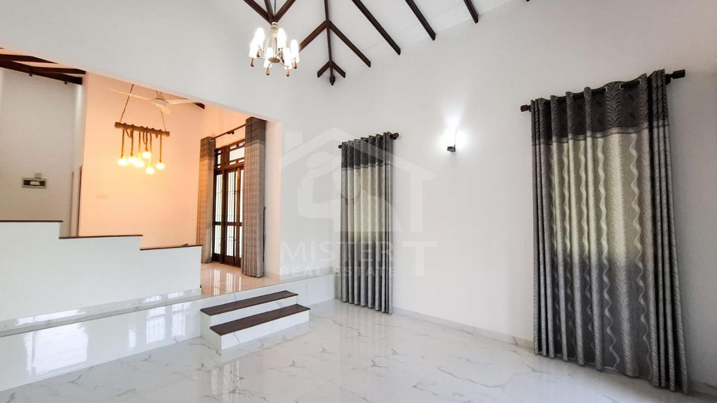 House for Sale in Athurugiriya- image 2